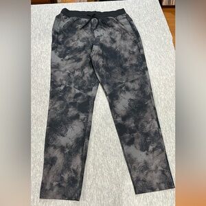 Under armour Men's Black Tie-Dye Pants LG.